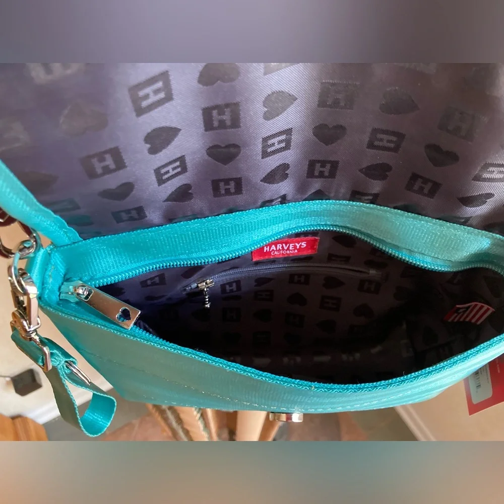 VEXC Harveys Seatbelt Small Foldover in Turquoise. 🦋 - Picture 2 of 2